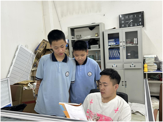 27对学生进行书本知识点课后指导.png